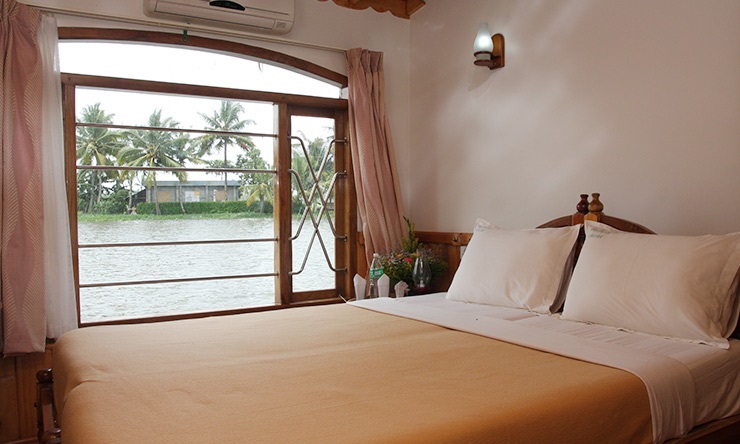 Four Bedroom Houseboat