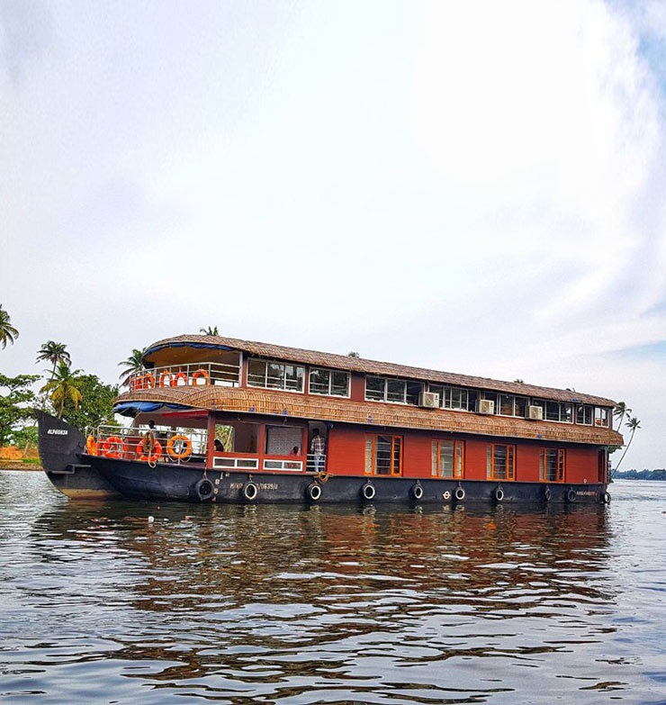  four bedroom premium houseboat